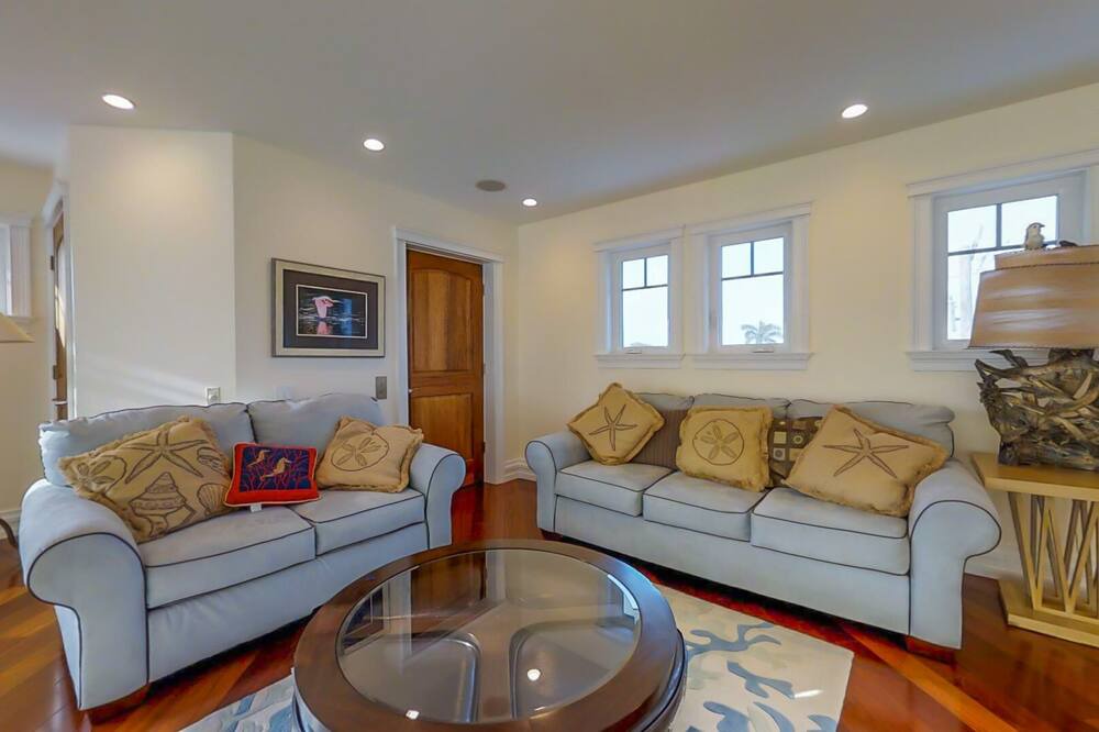 Photo of Livingroom in Cutthroat Harbor Estates