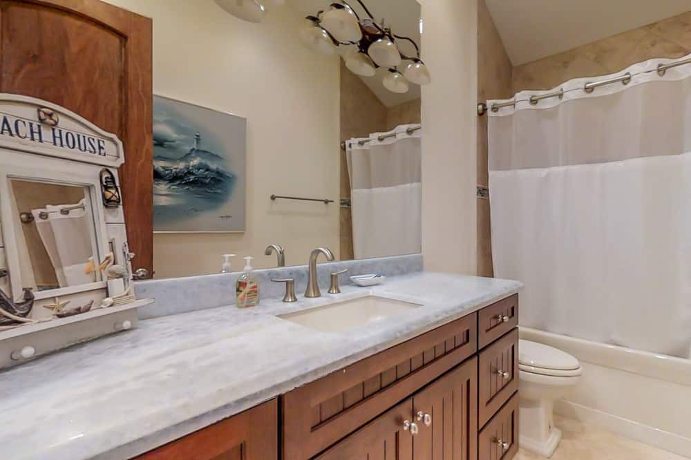 Photo of Bathroom in Cutthroat Harbor Estates