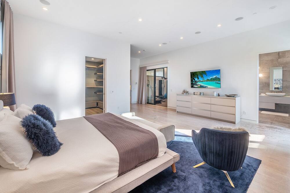 Photo of Bedroom in Greater Wilshire - Hancock Park