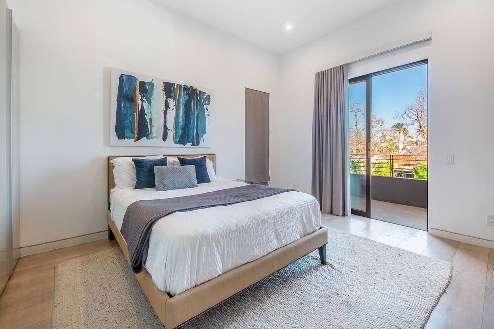 Photo of Bedroom in Greater Wilshire - Hancock Park