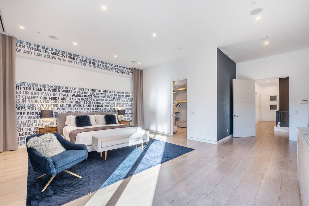 Photo of Livingroom in Greater Wilshire - Hancock Park