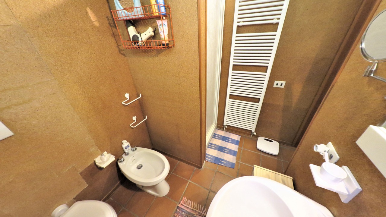 Photo of Bathroom in Capodimonte