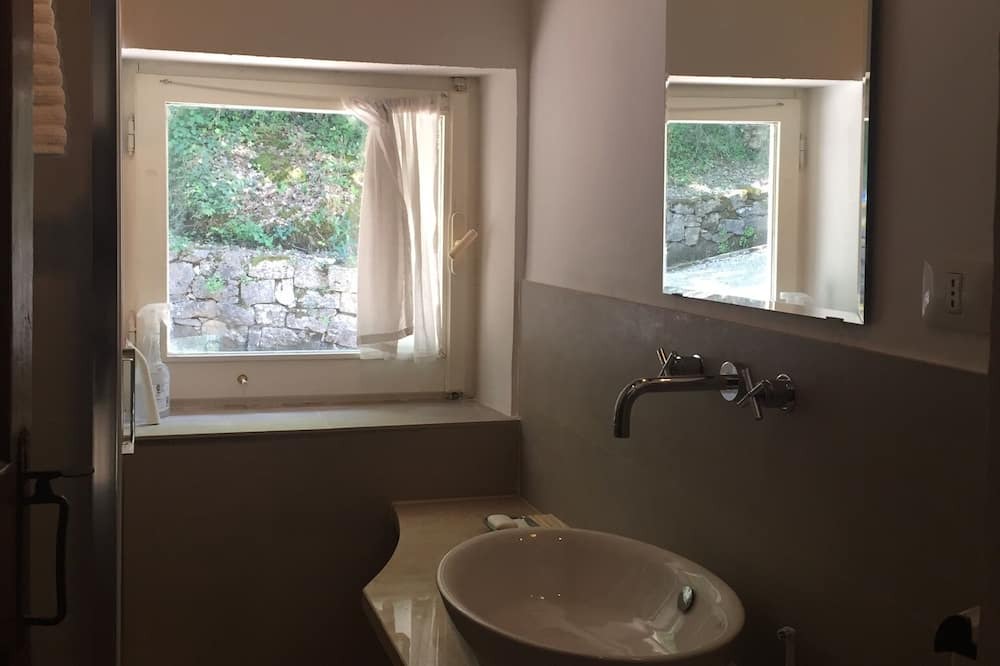 Photo of Bathroom in Baschi