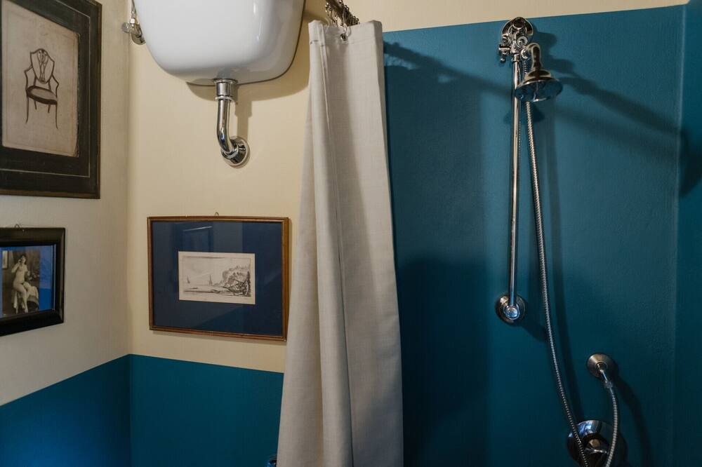 Photo of Bathroom in Avenale