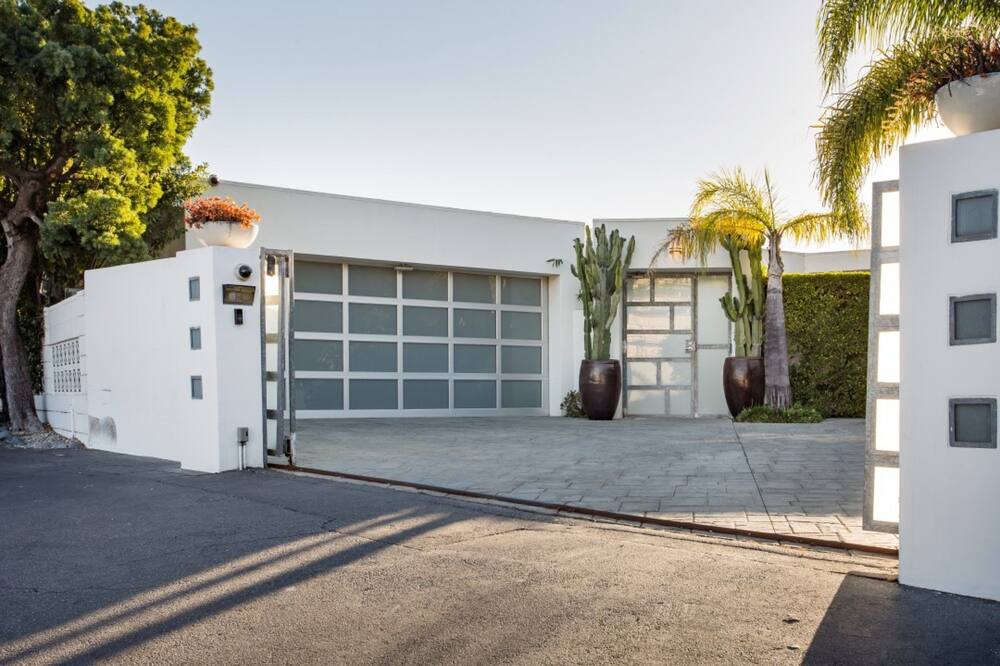 Photo of Outdoor in Hollywood Hills West