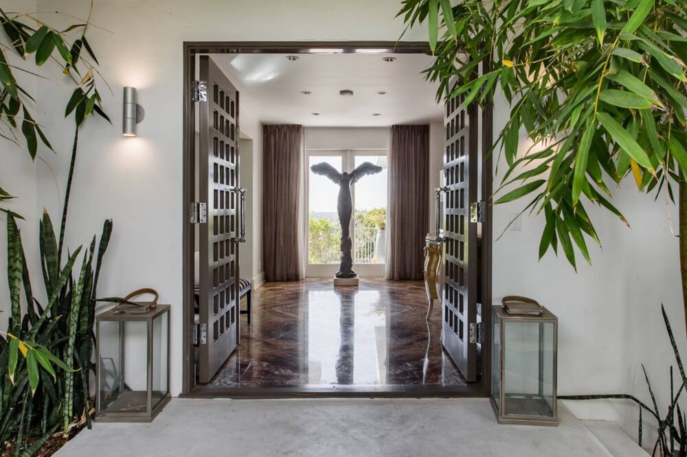 Photo of Others in Hollywood Hills West