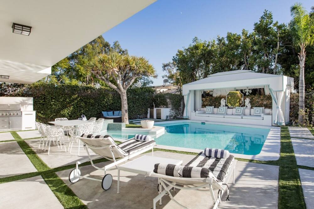 Photo of Outdoor in Hollywood Hills West