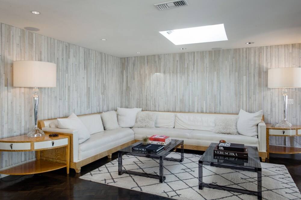 Photo of Livingroom in Hollywood Hills West