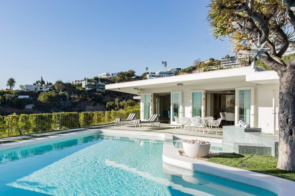 Photo of Outdoor in Hollywood Hills West