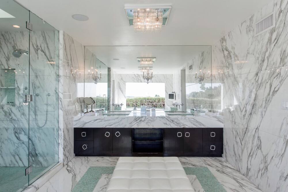 Photo of Bathroom in Hollywood Hills West