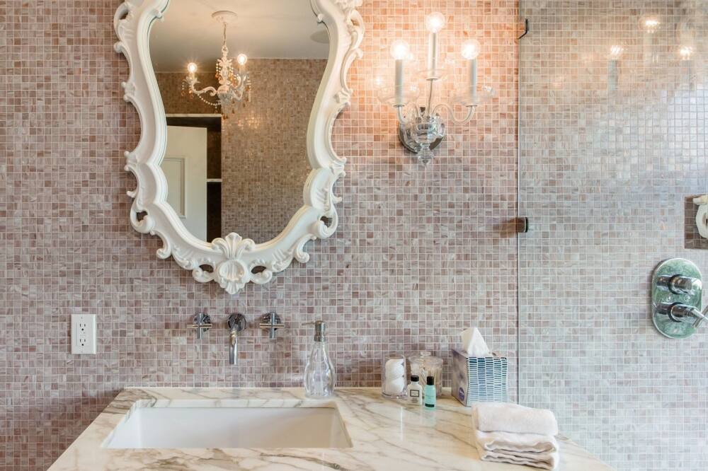 Photo of Bathroom in Hollywood Hills West