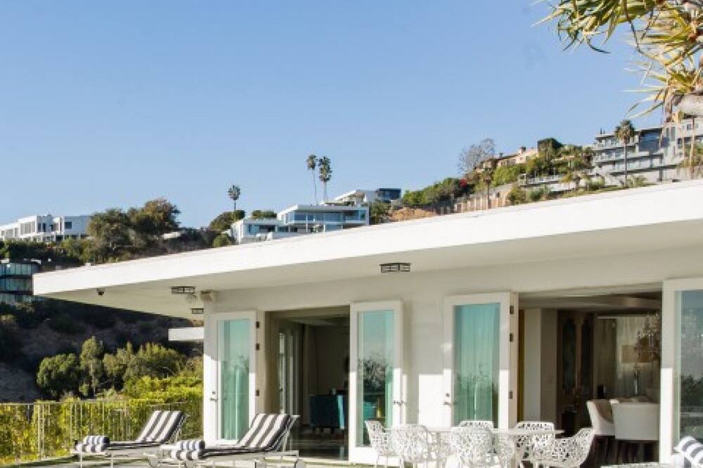 Photo of Outdoor in Hollywood Hills West