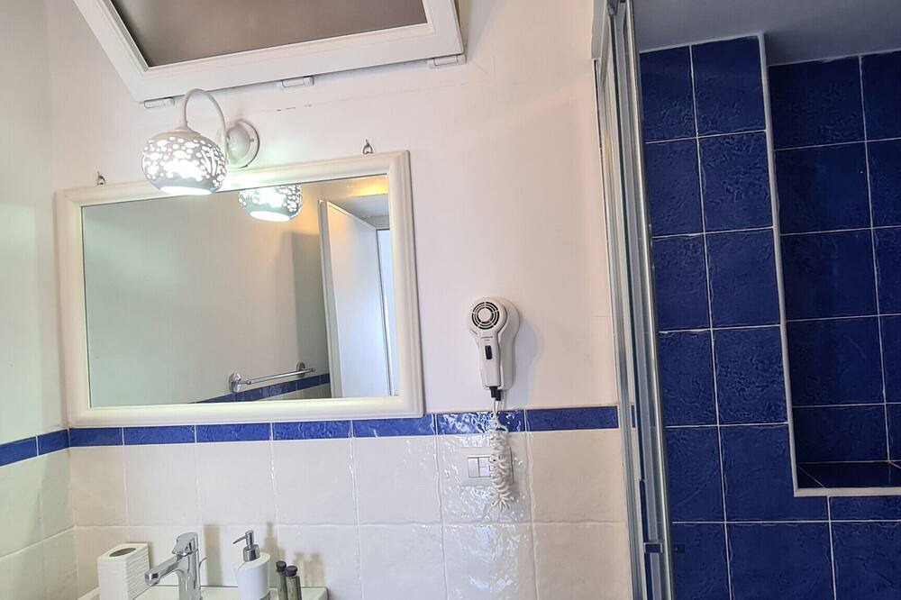 Photo of Bathroom in Le Forna