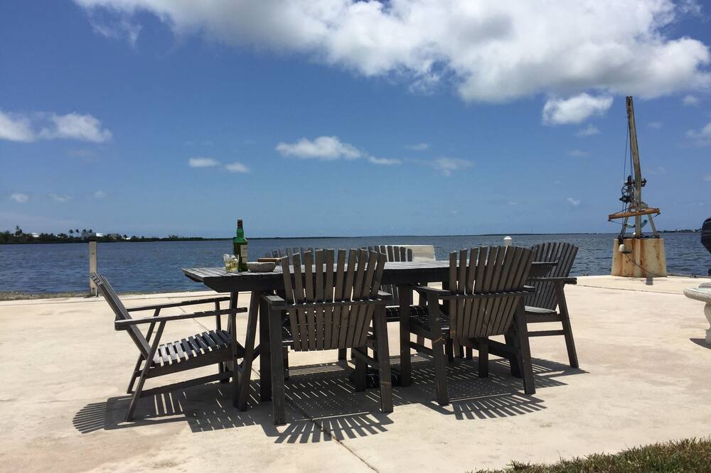 Photo of Patio Balcony in Tropical Bay Estates