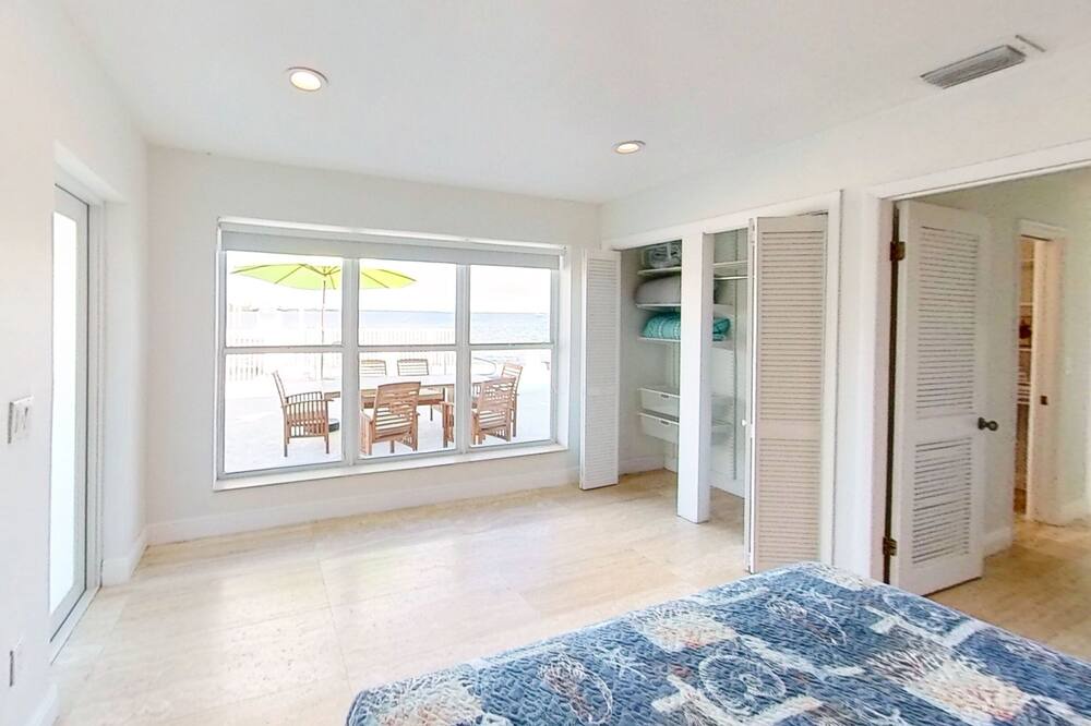 Photo of Bedroom in Tropical Bay Estates