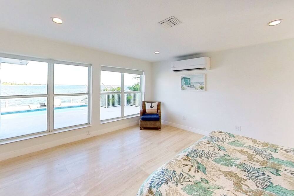 Photo of Bedroom in Tropical Bay Estates