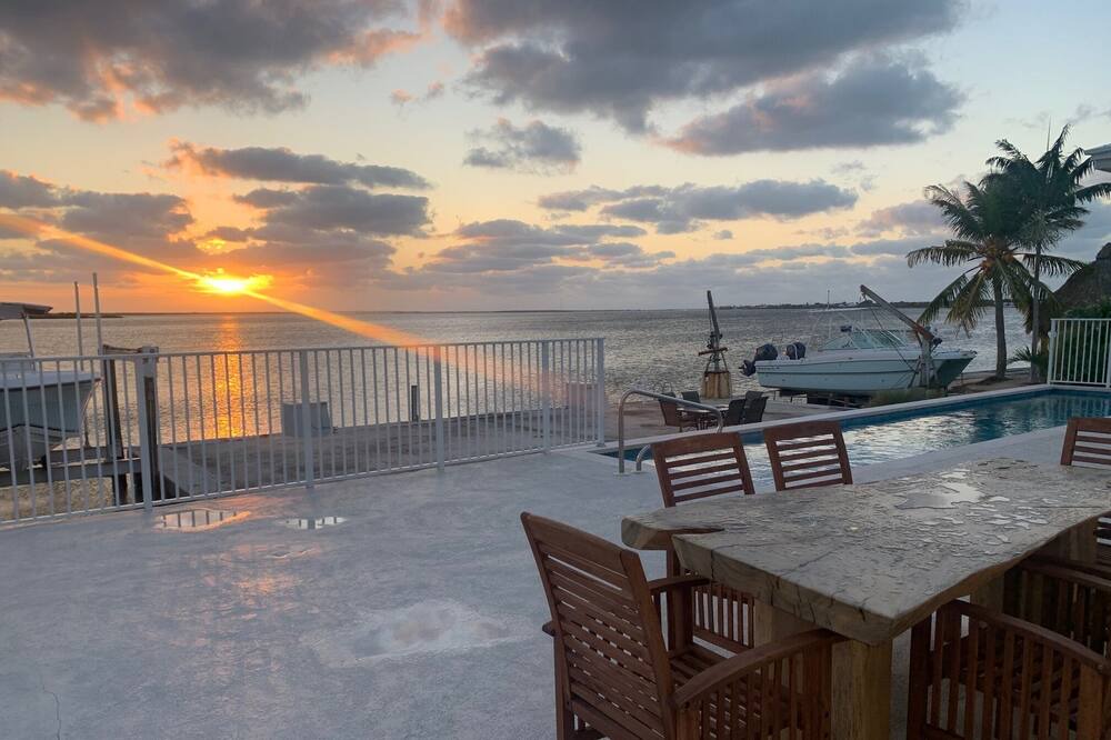 Photo of Patio Balcony in Tropical Bay Estates