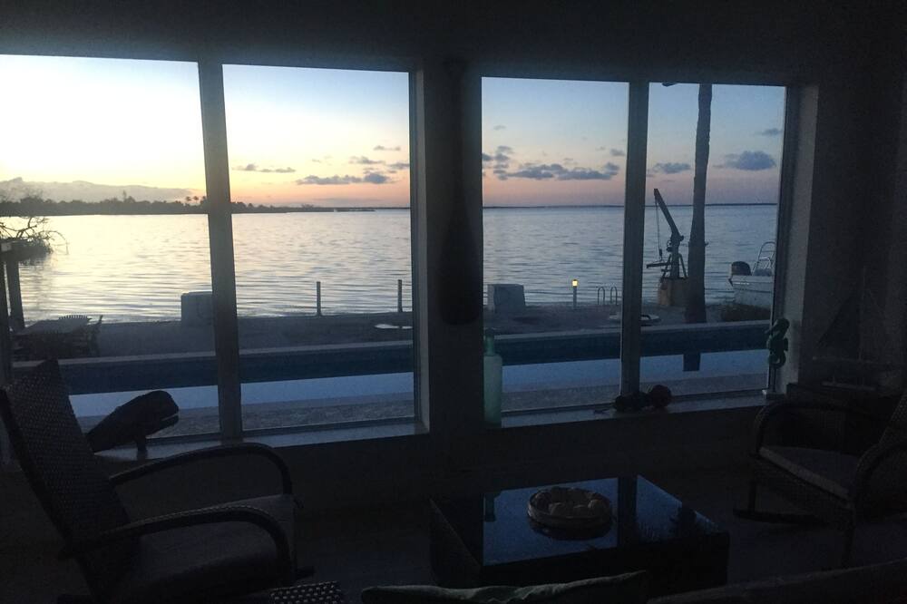 Photo of Livingroom in Tropical Bay Estates