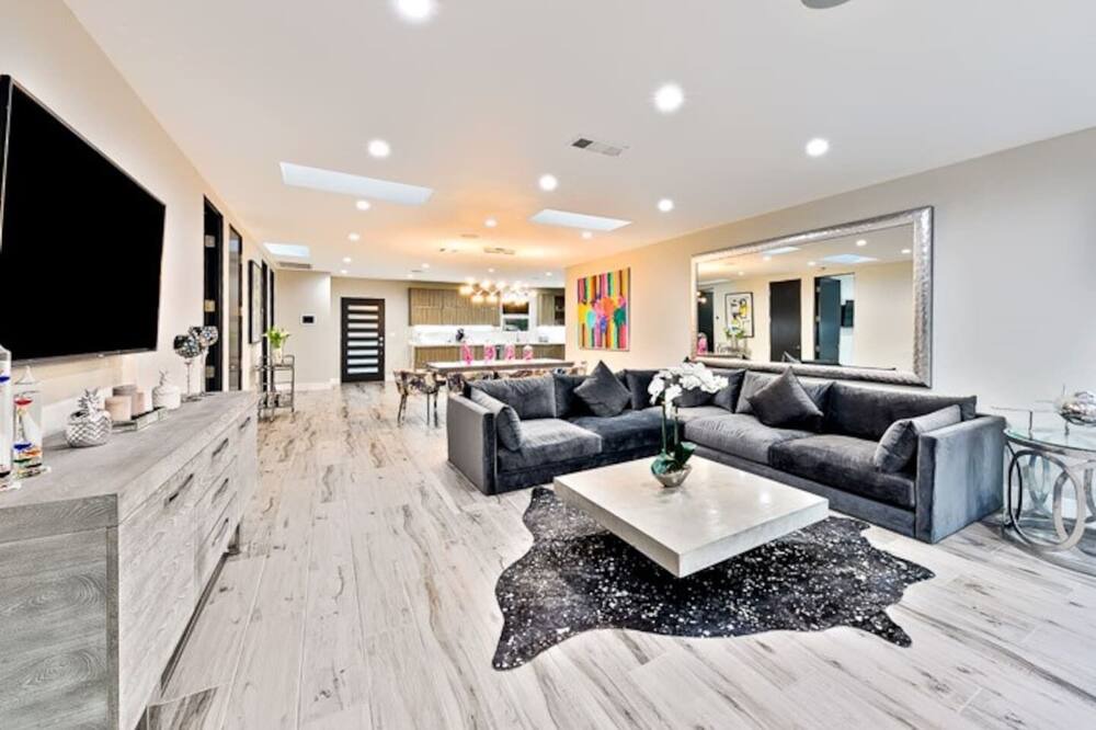 Photo of Livingroom in Faircrest Heights