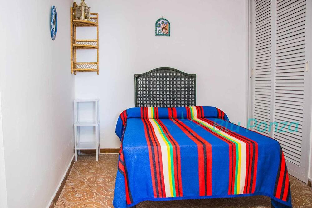 Photo of Bedroom in Le Forna