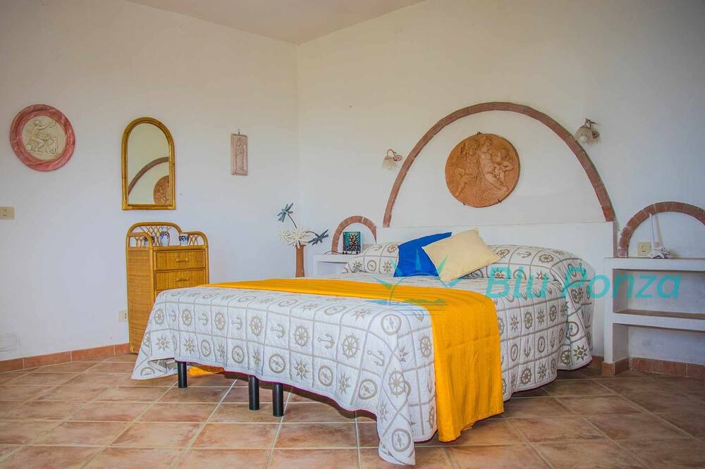 Photo of Bedroom in Le Forna