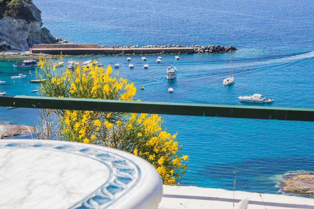 Photo of Patio Balcony in Le Forna