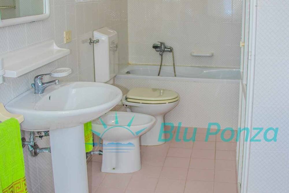 Photo of Bathroom in Le Forna