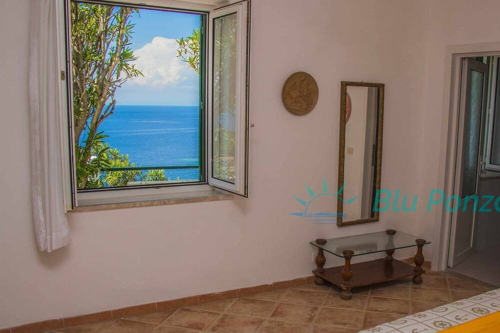 Photo of Bedroom in Le Forna