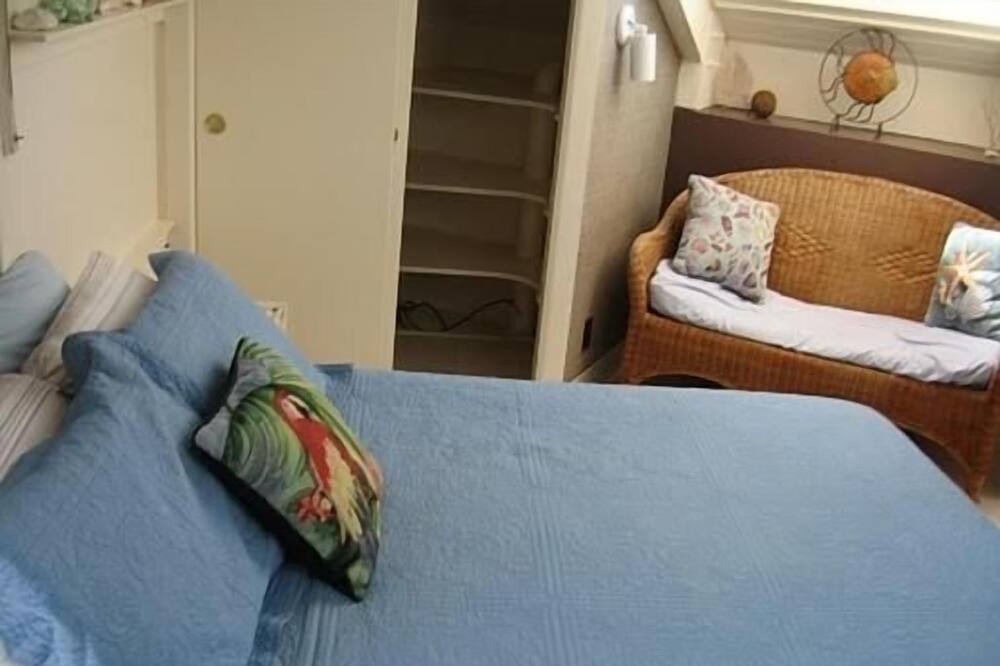 Photo of Bedroom in Long Beach Estates