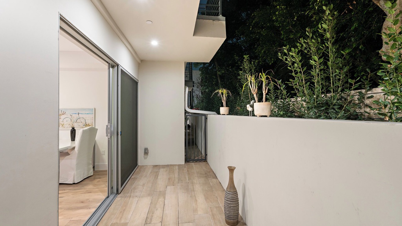 Photo of Patio Balcony in Hollywood