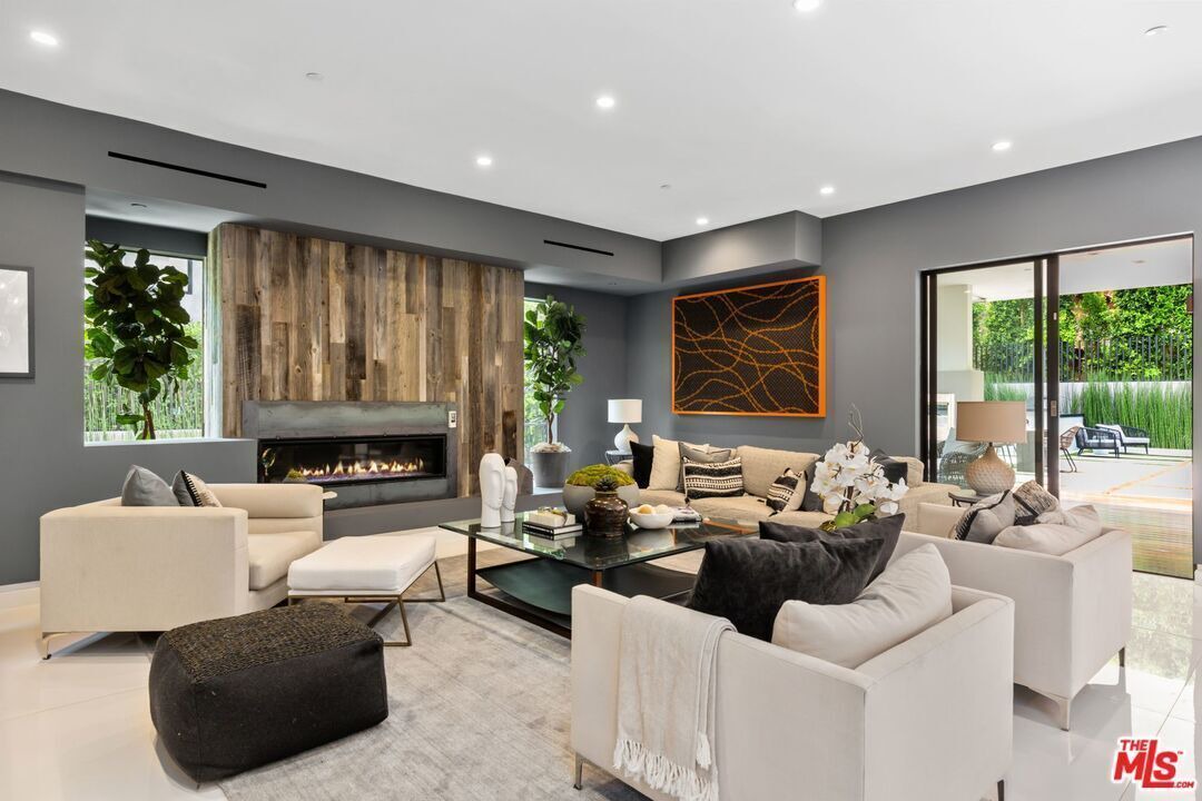 Photo of Livingroom in Beverly Hills