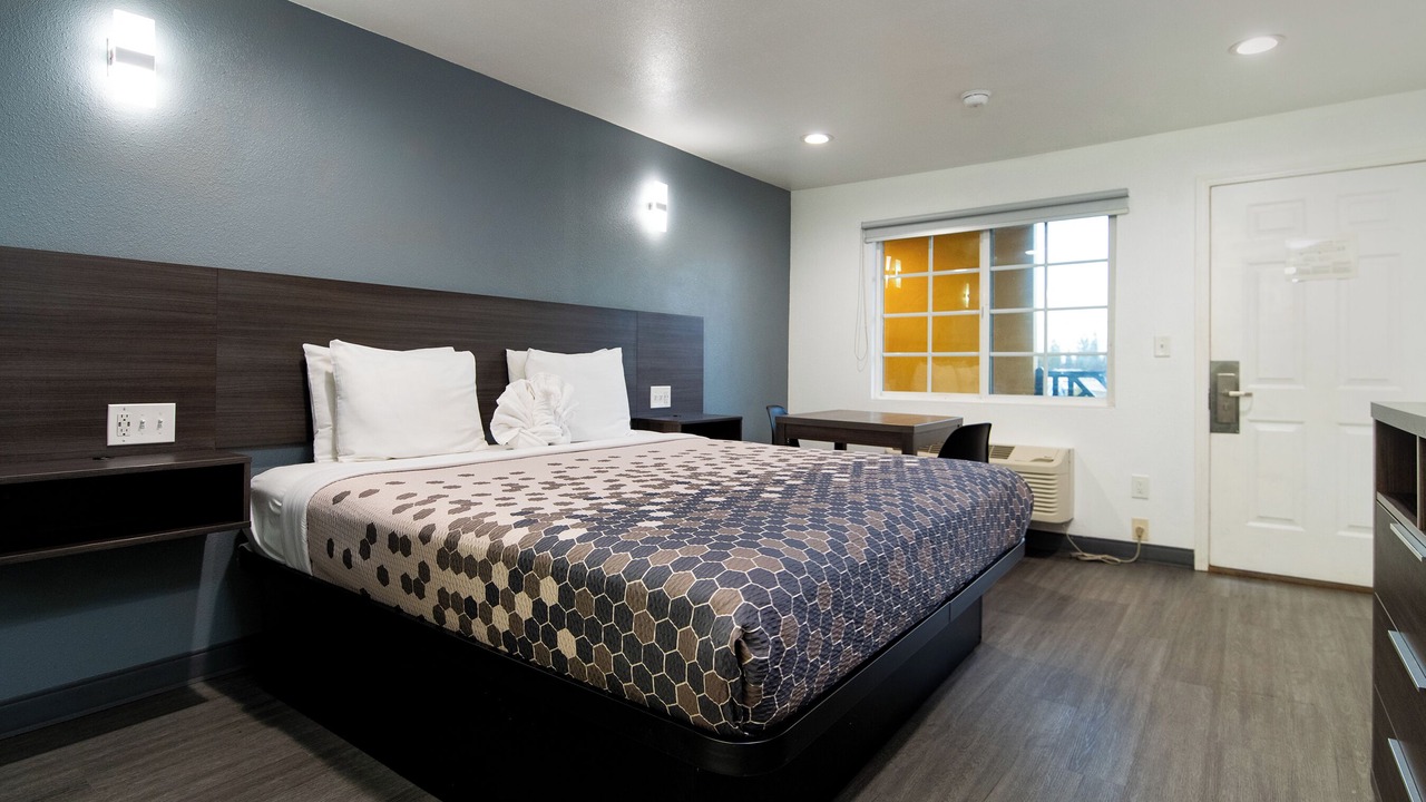 Photo of Bedroom in Paramount