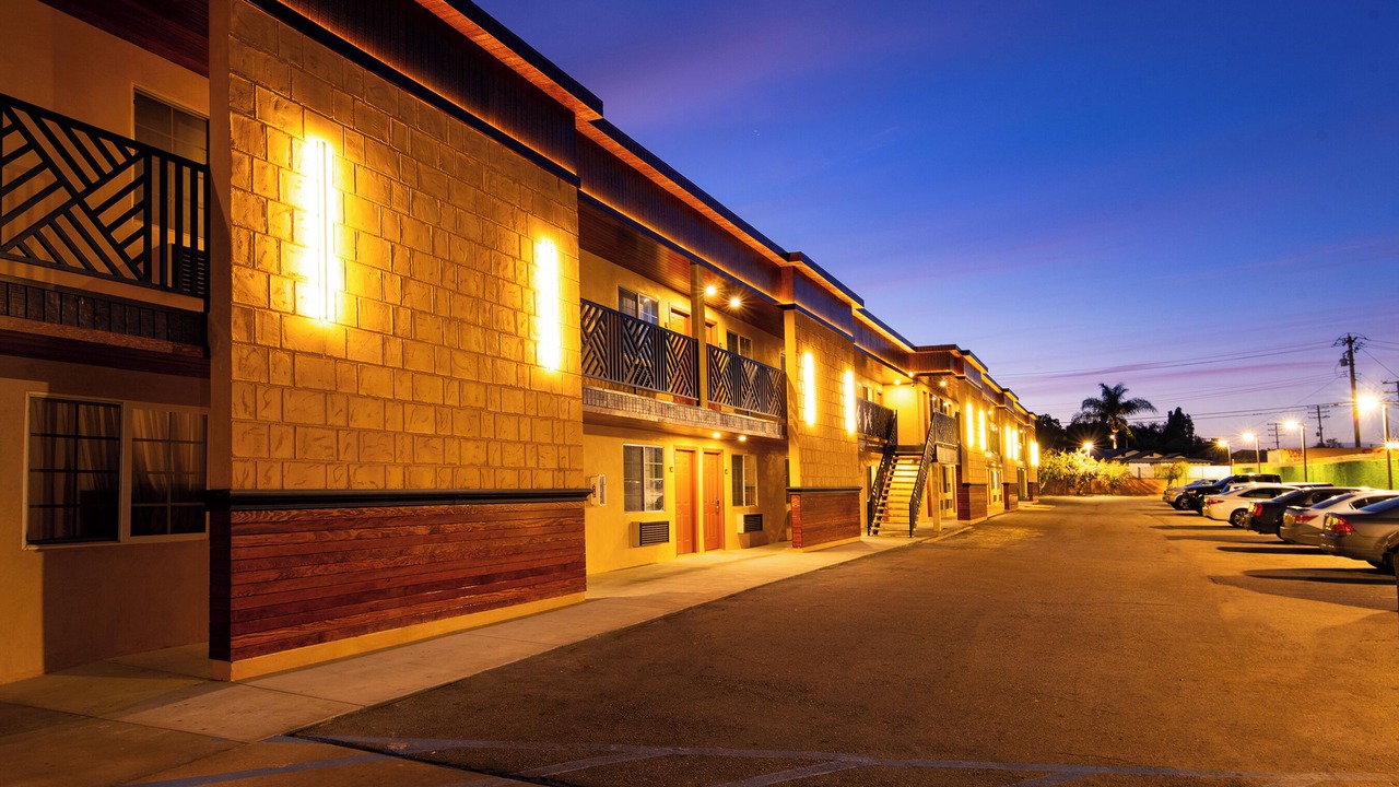 Photo of Outdoor in Paramount