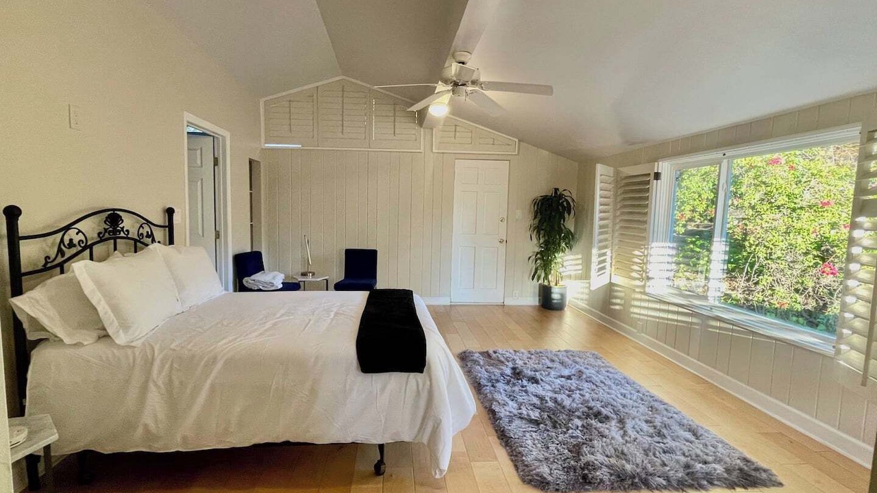 Photo of Bedroom in Beverly Glen