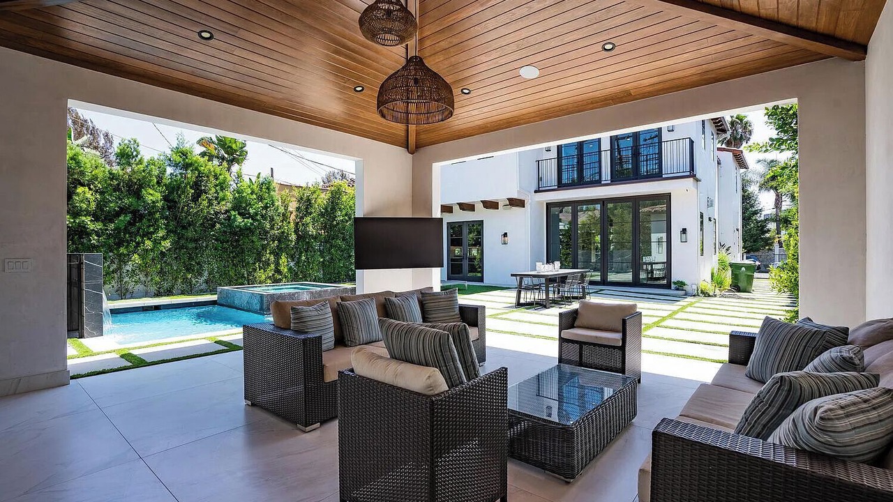 Photo of Patio Balcony in Beverly Hills