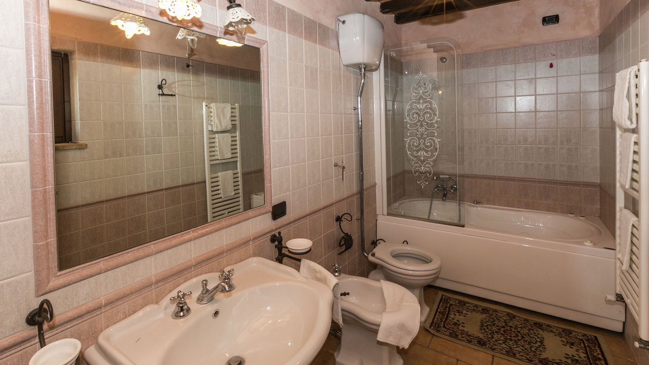 Photo of Bathroom in Montoro