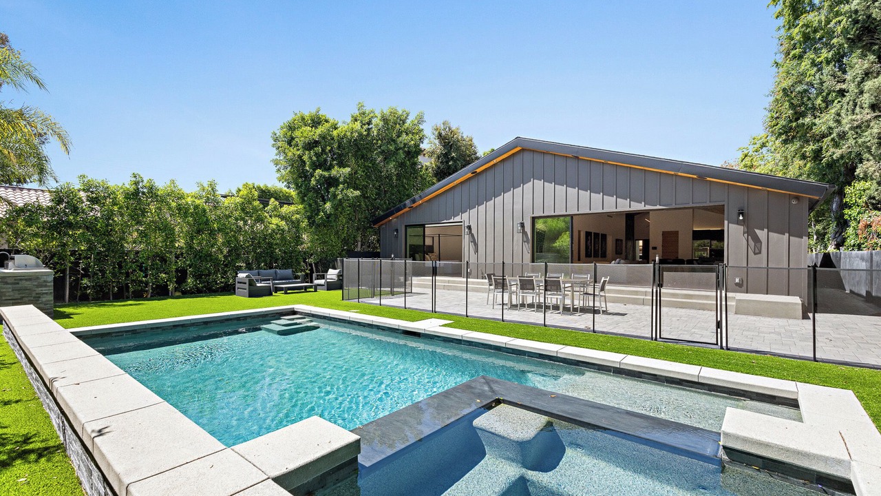 Photo of Outdoor in Valley Glen
