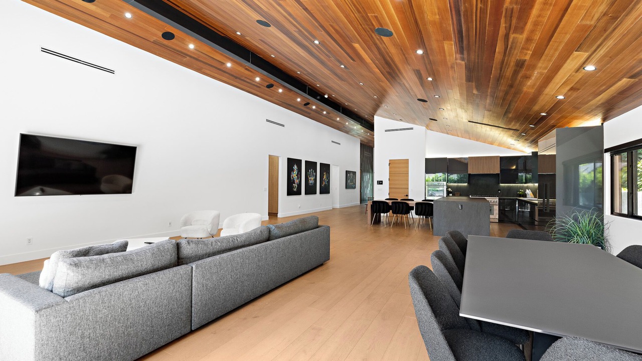Photo of Livingroom in Valley Glen
