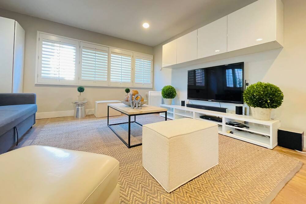 Photo of Livingroom in Pico - Robertson