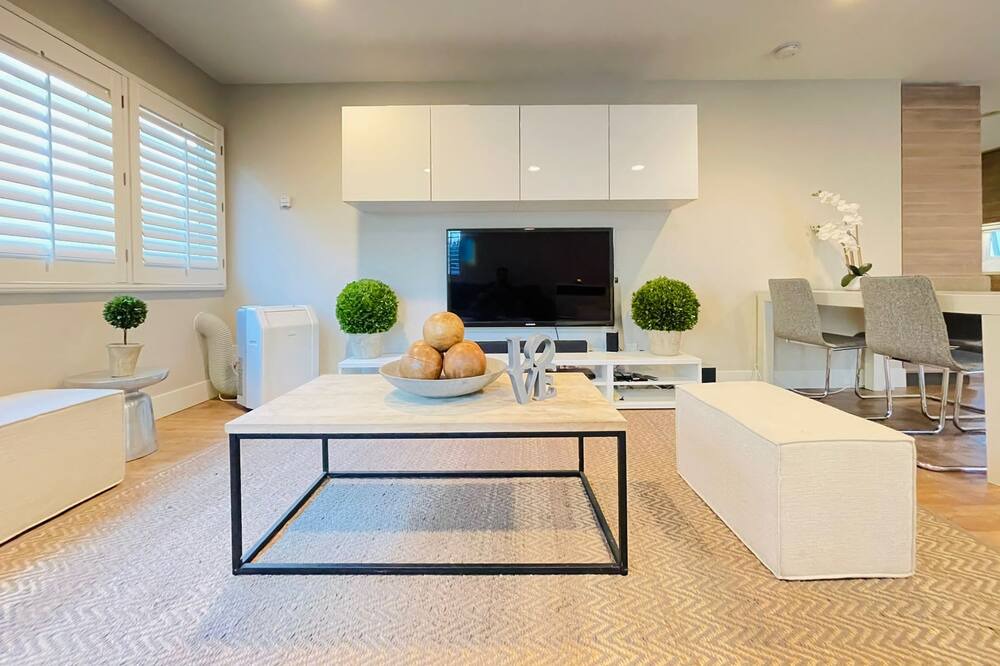 Photo of Livingroom in Pico - Robertson