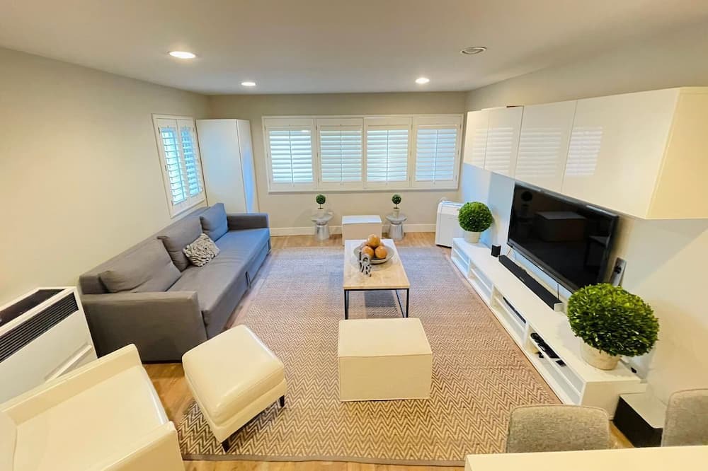 Photo of Livingroom in Pico - Robertson