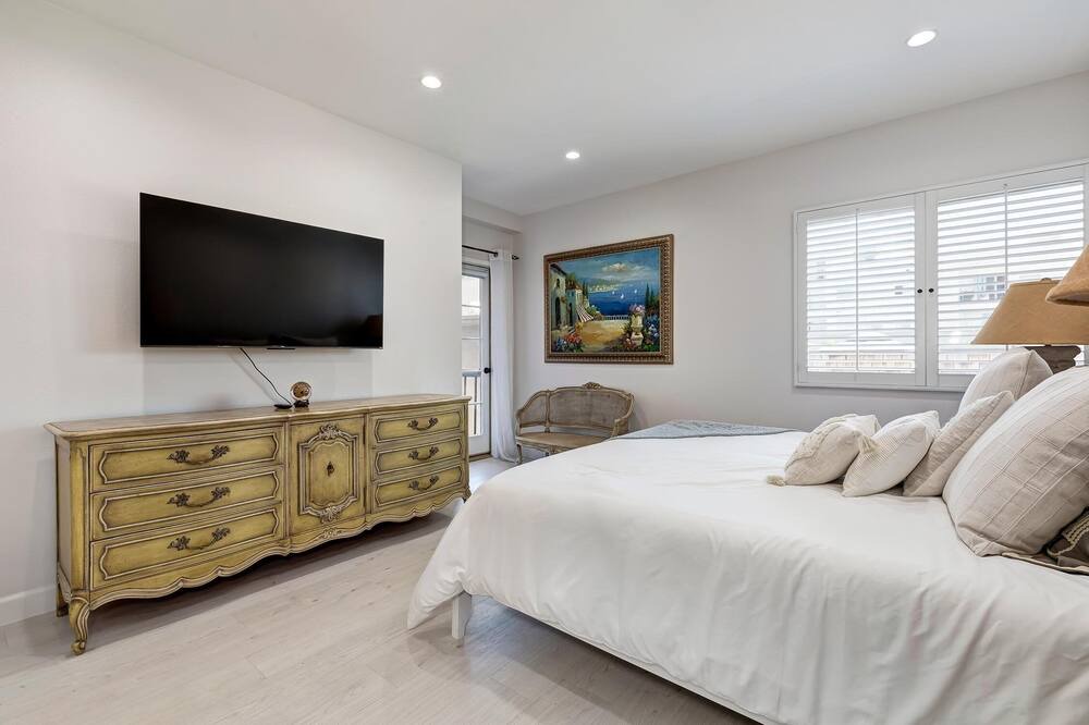 Photo of Bedroom in Sawtelle