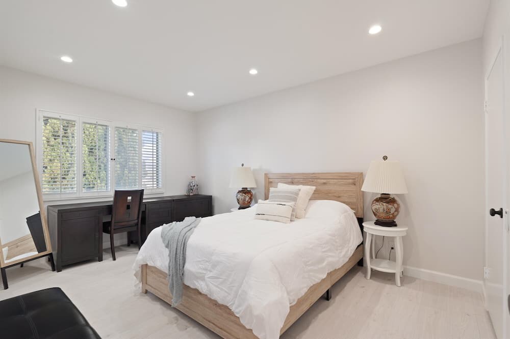 Photo of Bedroom in Sawtelle