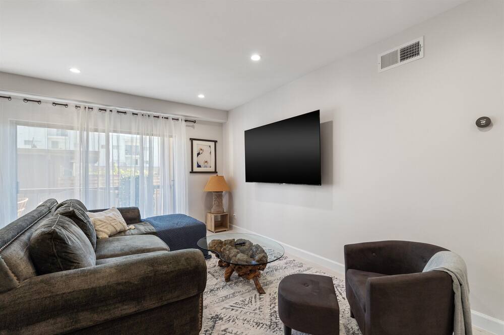 Photo of Livingroom in Sawtelle