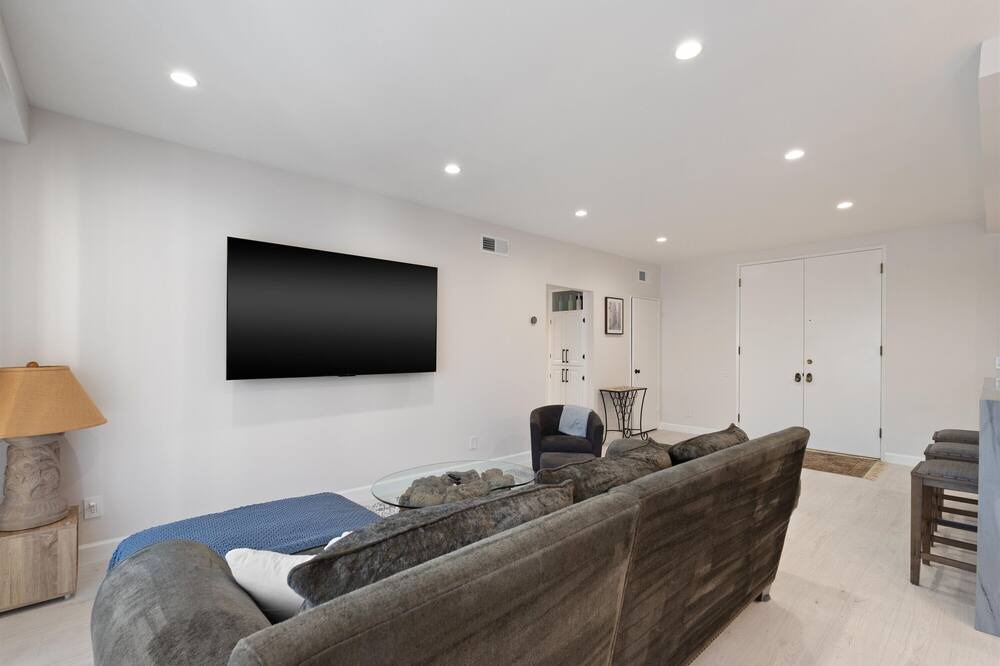 Photo of Livingroom in Sawtelle
