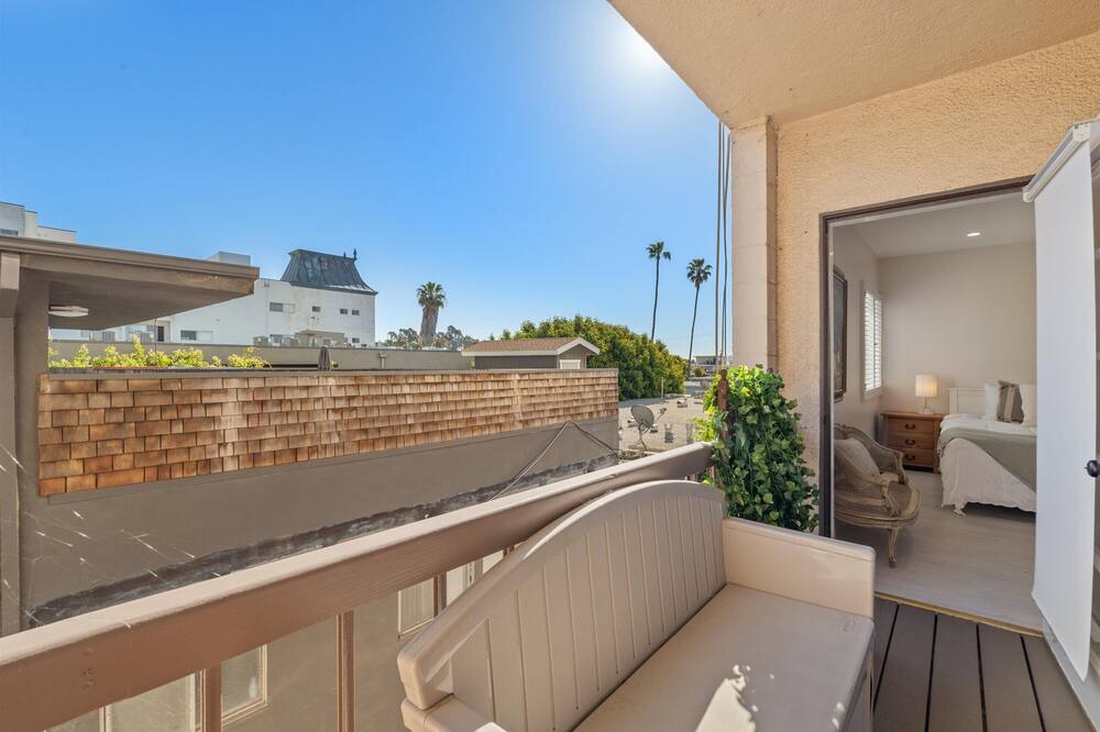 Photo of Outdoor in Sawtelle