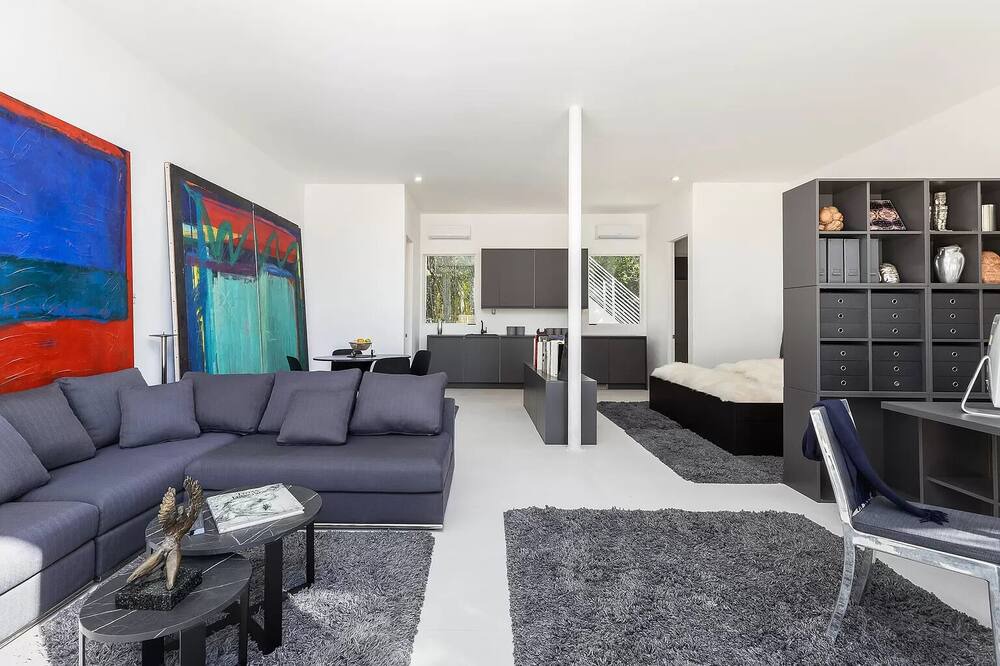 Photo of Livingroom in Rock Harbor