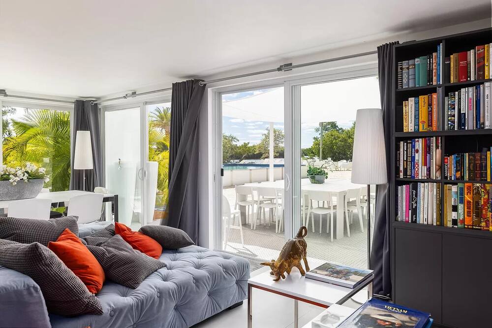 Photo of Livingroom in Rock Harbor