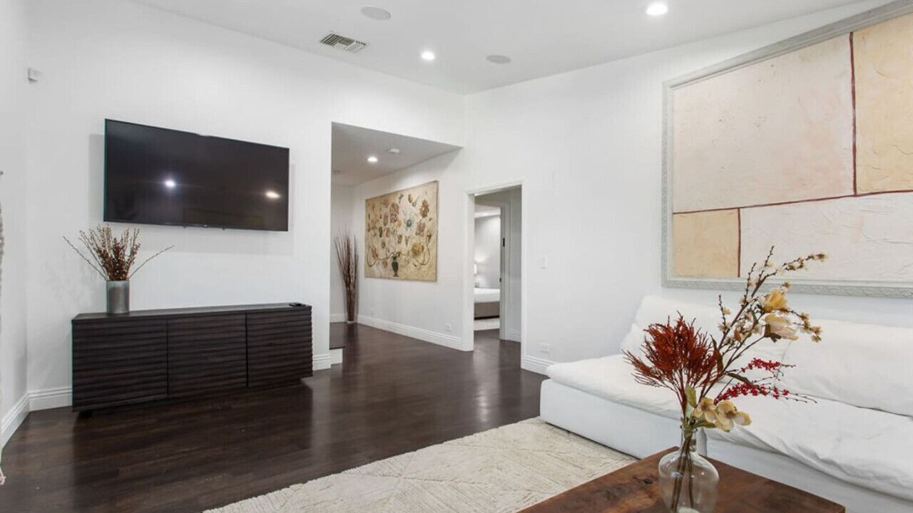 Photo of Livingroom in Beverly Glen
