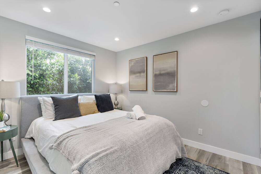 Photo of Bedroom in Carthay Circle